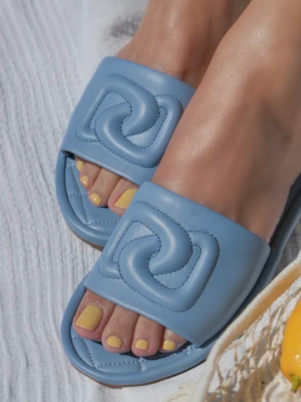 New AEROSOLES Jilda Leather Puff Chain Slip On Sandal Slides Light Blue Size 7.5